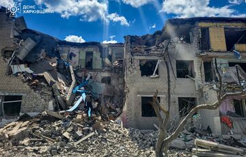 Россияне сбросили авиабомбу на многоквартирный жилой дом в поселке Купянск-Узловой