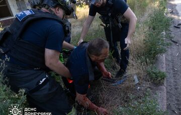 Через російські обстріли сьогодні було поранено 4 рятувальників Через російські обстріли сьогодні було поранено 4 рятувальників
