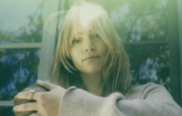 Обраниця Роберта Паттінсона показала, як пологи змінили її тіло: фото