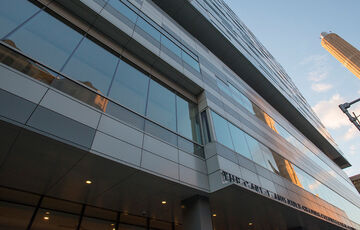 Американцу отказали в пересадке сердца из-за отсутствия прививки от ковида 