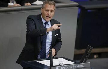 Силовики проводять масові обшуки у депутата Бундестагу - він пов'язаний із медіаплатформою Медведчука