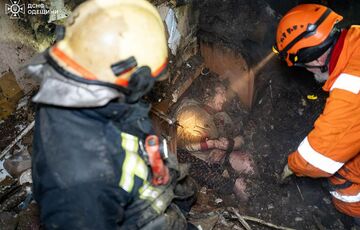 Российский дрон упал на жилой дом в Одессы, есть погибшие и раненые: фото последствий Российский дрон упал на жилой дом в Одессы, есть погибшие и раненые: фото последствий
