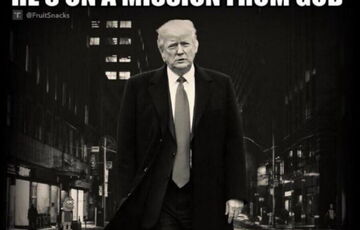 Трамп опубликовал свое фото с подписью ”Выполняю миссию, посланную Богом”