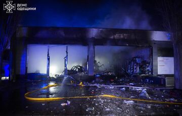 Два человека пострадали, один из дронов попал в жилую высотку: последствия атаки на Одессу