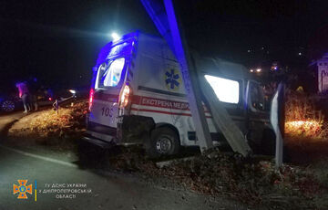 На трасі ”Кременчук-Дніпро” сталося зіткнення маршрутки зі ”швидкою”