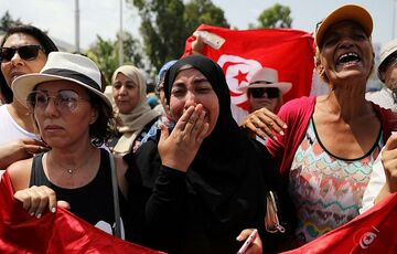 Переворот в Тунисе: Президент Кайс Саид объявил о приостановке работы парламента на 30 дней