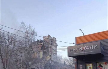 В Кривом Роге уже пять раненых в результате удара баллистической ракетой по жилому дому В Кривом Роге уже пять раненых в результате удара баллистической ракетой по жилому дому