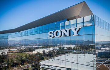 Усього за один день акції компанії Sony подешевшали на 13%.