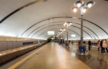 У Києві відновлює роботу синя гілка метро: як курсуватиме підземний і наземний транспорт У Києві відновлює роботу синя гілка метро: як курсуватиме підземний і наземний транспорт