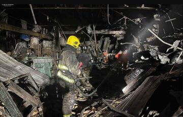На Київщині атака шахедів пошкодила склад: рятувальники загасили пожежу