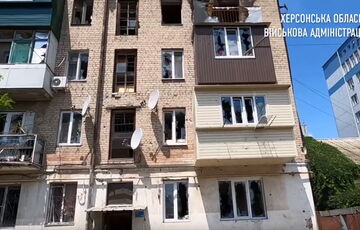 Оккупанты обстреляли Херсон: за жизнь пострадавших борются врачи