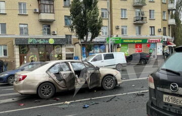 В центре оккупированного Луганска прогремел взрыв: загорелась машина (кадры)