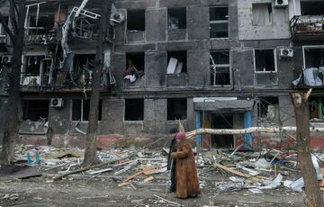 Россия уничтожила 95% зданий в Мариуполе, - Шмыгаль