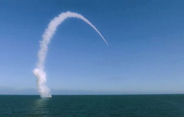 Готовят удары: Россия вывела в Черное море подлодку с ”Калибрами”