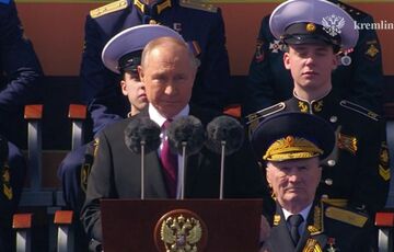 ”Украинский народ стал заложником госпереворота”: Путин вышел с речью на парад