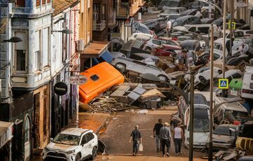 В Испании снова возросло количество жертв разрушительного наводнения В Испании снова возросло количество жертв разрушительного наводнения