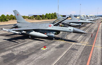 Перші фахівці з обслуговування винищувачів F-16 повертаються в Україну Перші фахівці з обслуговування винищувачів F-16 повертаються в Україну