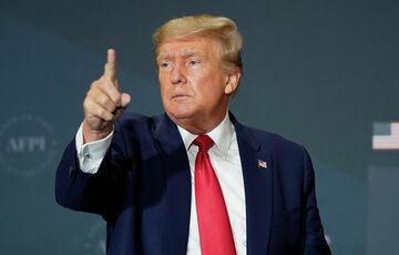 Болтон назвав Трампа ”посміховиськом”