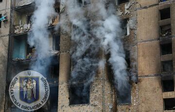 Зростає кількість жертв ракетного удару у Солом'янському районі Києва: фото наслідків російської атаки Зростає кількість жертв ракетного удару у Солом'янському районі Києва: фото наслідків російської атаки