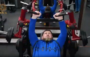 Кадыров после сообщений о болезни срочно выложил в сеть видео, как он ”потеет” в спортзале