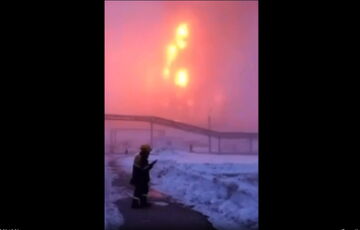 Беспилотники атаковали два НПЗ в Самарской области: видео Беспилотники атаковали два НПЗ в Самарской области: видео