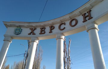 Россияне сбросили взрывчатку на женщину в Херсоне Россияне сбросили взрывчатку на женщину в Херсоне