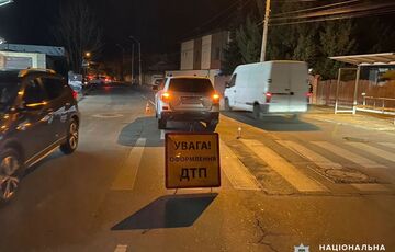 В Одессе водитель сбил на пешеходном переходе мать с двумя детьми В Одессе водитель сбил на пешеходном переходе мать с двумя детьми