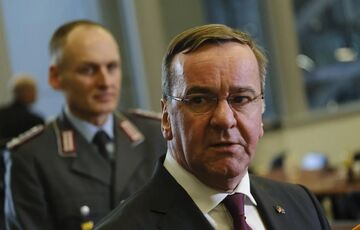 У Міноборони Німеччині пояснили, чому країна не бере участі у ”коаліції винищувачів” У Міноборони Німеччині пояснили, чому країна не бере участі у ”коаліції винищувачів”