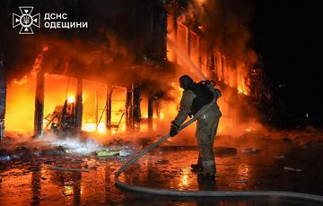 Сгорели ТЦ, магазины, поврежден детский лагерь и высотка: кадры последствий обстрела Одессы и области Сгорели ТЦ, магазины, поврежден детский лагерь и высотка: кадры последствий обстрела Одессы и области