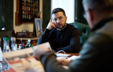 Зеленский: Украина усиливает удары по России дронами и ракетами, обсуждает с США поставки ”Томагавков”