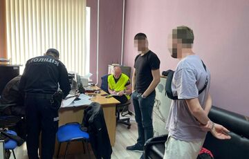 У Києві затримали двох чоловіків, які знімали роботу ППО під час російського удару