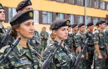 В Україні готуються обмежити виїзд жінкам на військовому обліку