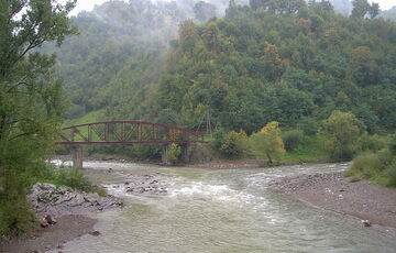 На Закарпатье из реки достали тело утопленника в гидрокостюме: пытался пересечь границу
