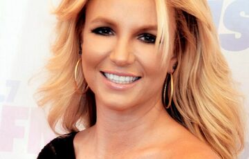 Суд освободил Бритни Спирс от попечительства ее отца  Суд освободил Бритни Спирс от попечительства ее отца