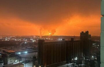 У Брянську через атаку дронів загорілася нафтобаза У Брянську через атаку дронів загорілася нафтобаза