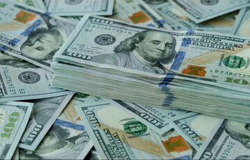 Курс доллара в Украине начал снижаться: курс валют на 4 июня
