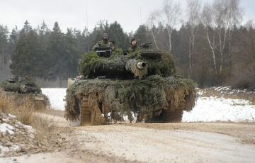 Руководство трех стран ЕС призвало Германию передать Украине танки Leopard 2 Руководство трех стран ЕС призвало Германию передать Украине танки Leopard 2