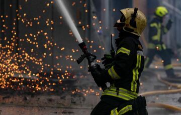 У ДСНС показали кадри ліквідації наслідків атаки на Луцьк