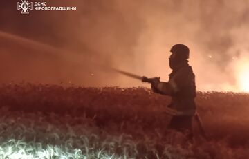 Росіяни вдарили по Кіровоградщині: почалася пожежа Росіяни вдарили по Кіровоградщині: почалася пожежа