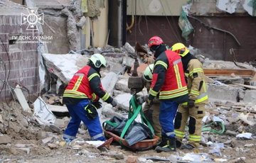 Удар по Дніпру: 17 людей не можуть знайти, 12 тіл та фрагментів - впізнати