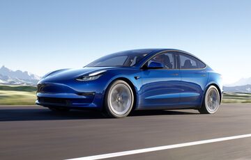 Продажи Tesla в Европе обвалились после скандальных заявлений Маска