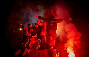 Футбольні фанати зчинили безлад і сутички на вулицях Парижа