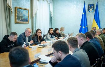 СНБО ввел санкции против 3600 лиц: среди них родственники Путина и артисты из Украины СНБО ввел санкции против 3600 лиц: среди них родственники Путина и артисты из Украины