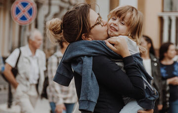 День повітряних поцілунків: цікаві факти