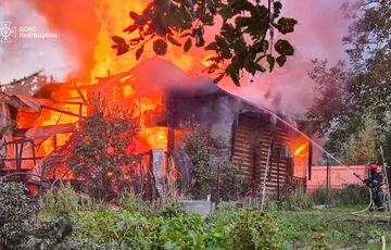 В ГСЧС показали кадры разрушений после российской атаки на Львов В ГСЧС показали кадры разрушений после российской атаки на Львов