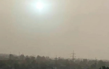 Украину частично накрыли пылевая буря и смог из России