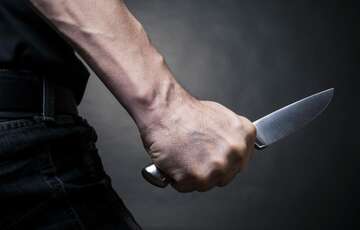 У Харкові госпіталізували хлопця, який не помітив удар ножем в живіт