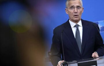 Столтенберг раскритиковал Китай за отказ участвовать в саммите мира и поддержку военной экономики России