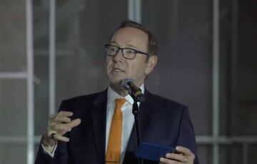 Кевін Спейсі був терміново госпіталізований в Узбекистані