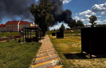 В Белгородской области после атаки БПЛА горит химзавод: кадры В Белгородской области после атаки БПЛА горит химзавод: кадры